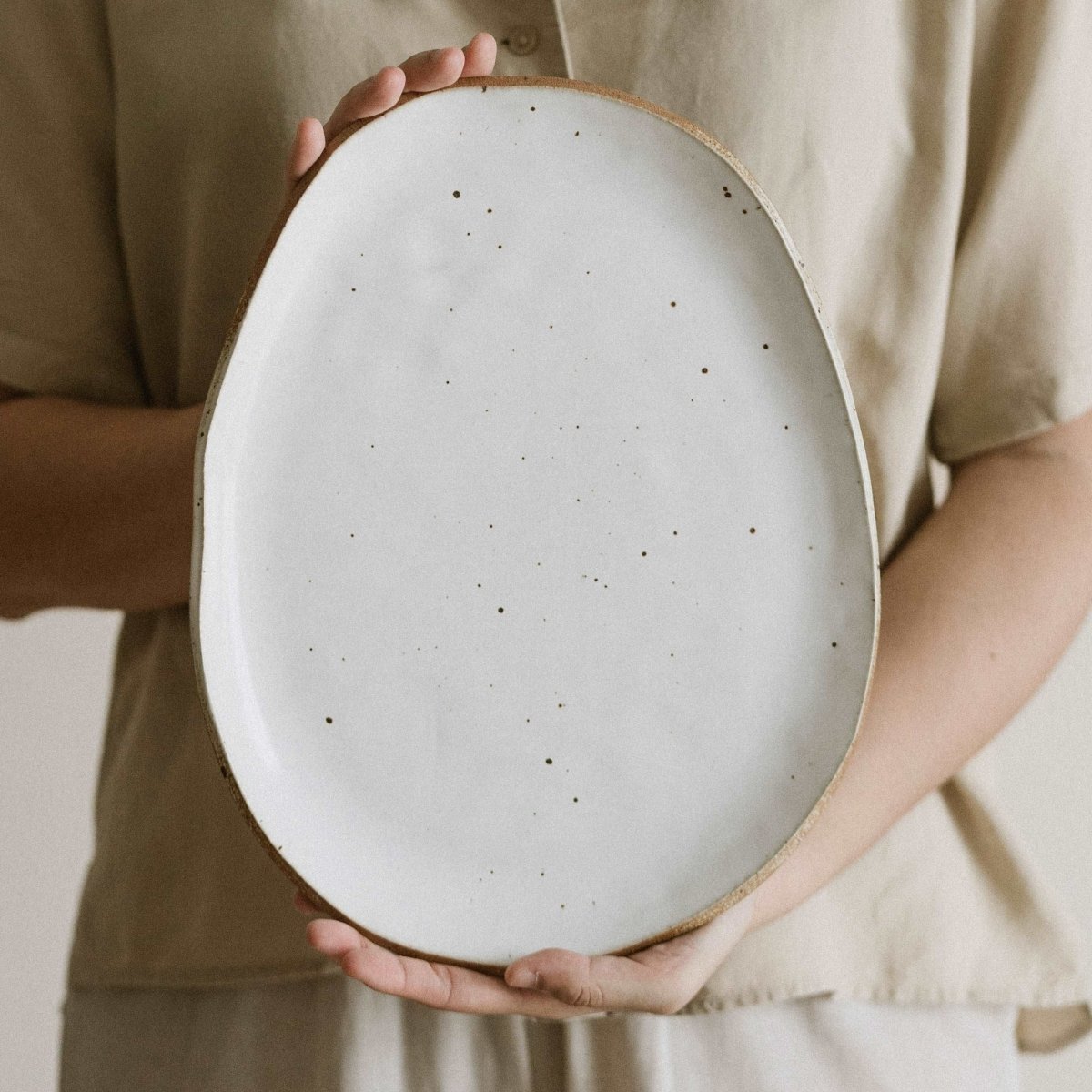 将图片加载到图库查看器，Dinnerware Organic Shaped Plate - Medium