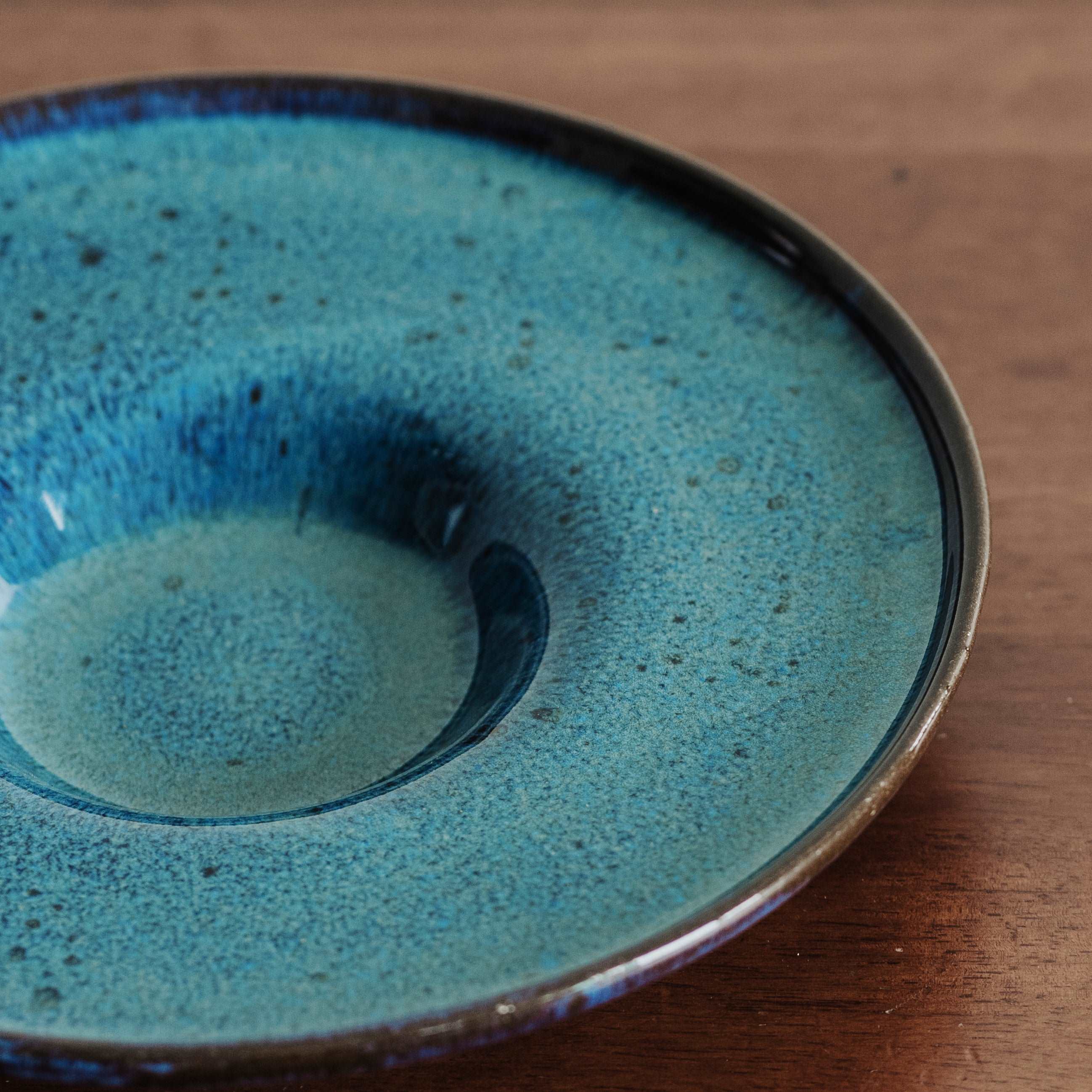 Load image into Gallery viewer, Wide Rim Glossy Aquamarine Bowl