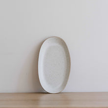 Cargar imagen en el visor de la galería, Speckled White Long Oval Plate