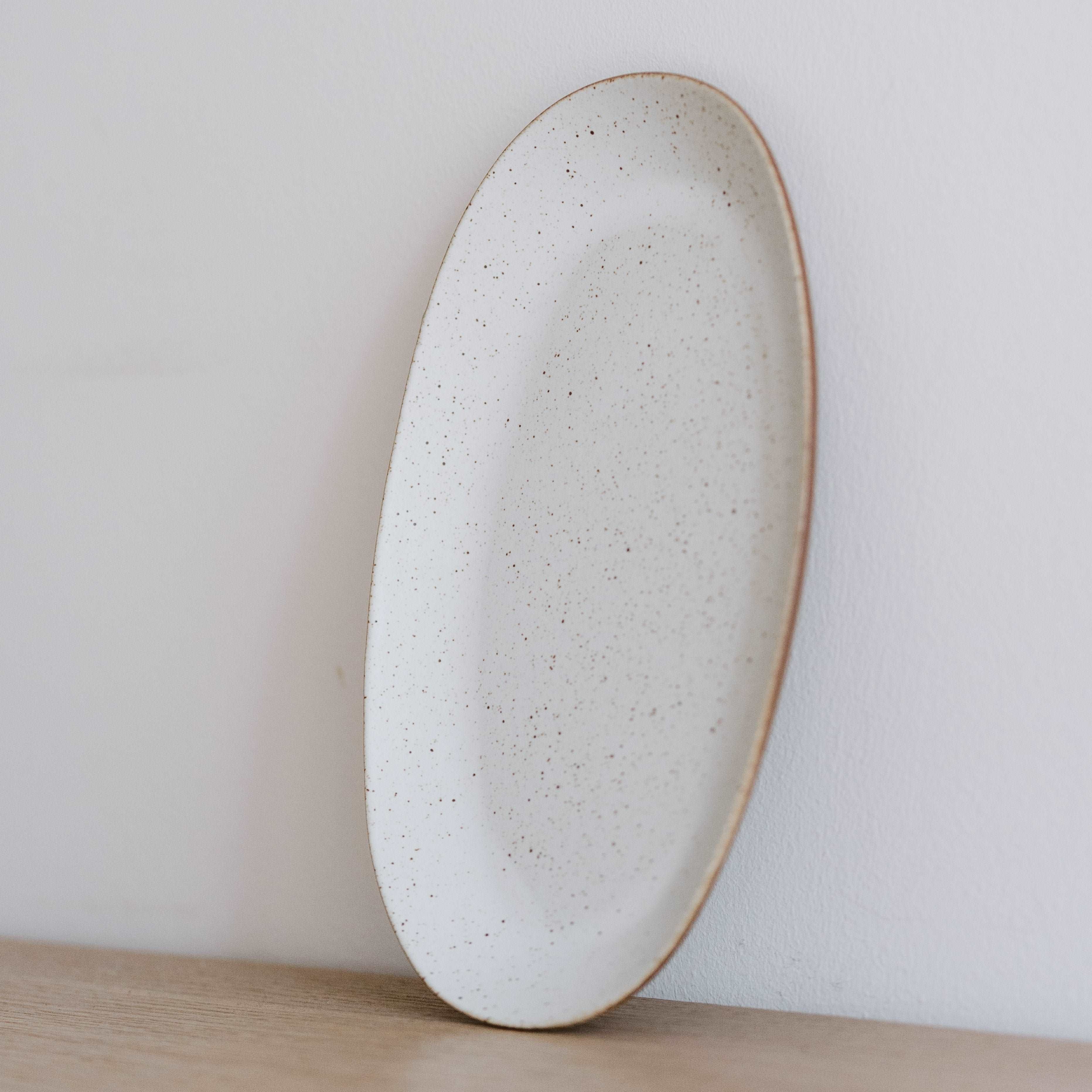 Cargar imagen en el visor de la galería, Speckled White Long Oval Plate