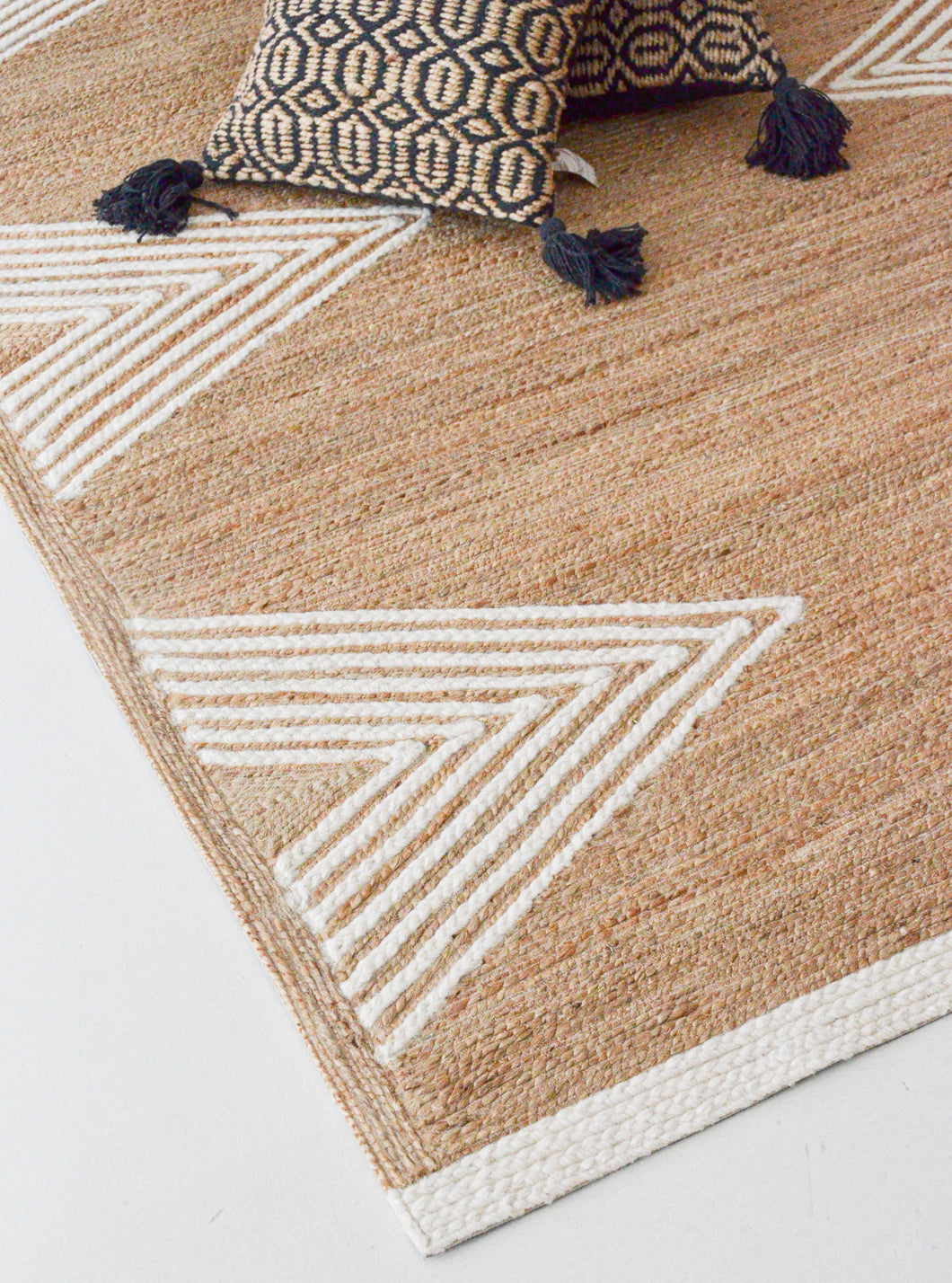 Triangles White Jute and Wool Rug