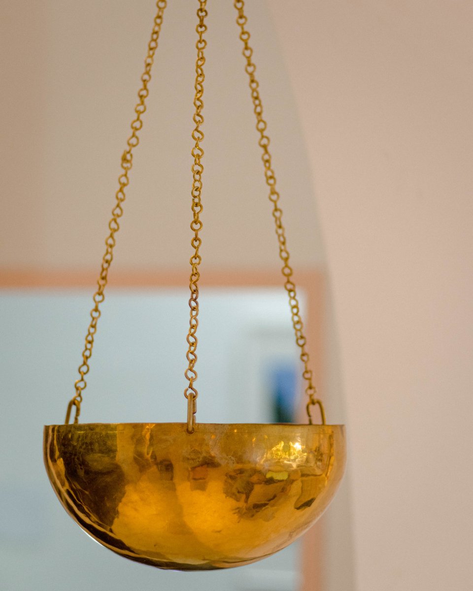 Cargar imagen en el visor de la galería, Tabletop Decor Brass Hanging Planter -