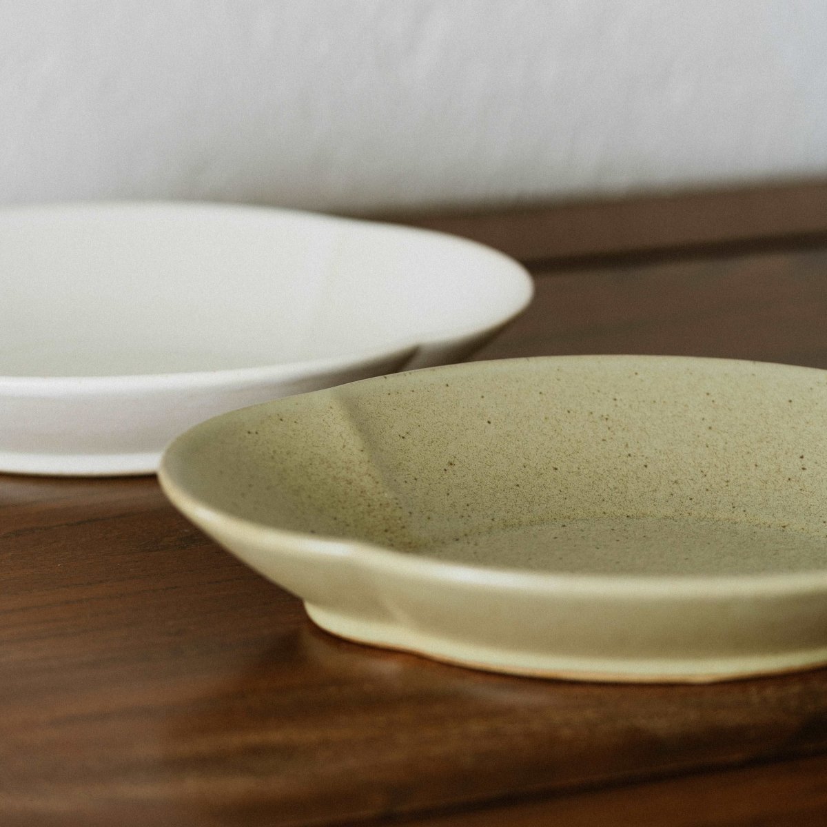 将图片加载到图库查看器，Dinnerware Cloud Shaped Plate - Speckled White