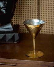 将图片加载到图库查看器，Tabletop Decor Hammered Brass Cocktail Glass -