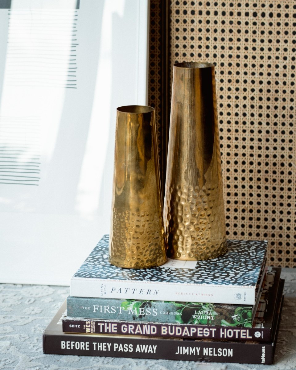 Cargar imagen en el visor de la galería, Vases Hammered Brass Vase - Small