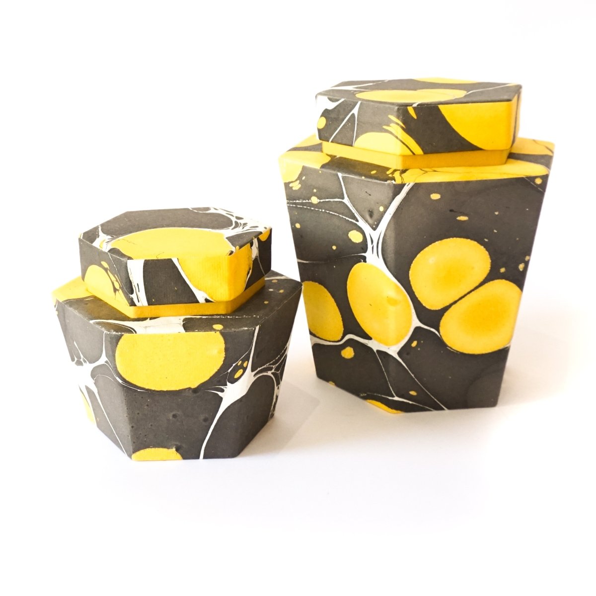Cargar imagen en el visor de la galería, Tabletop Decor Hexagon Jar Yellow Black - Large