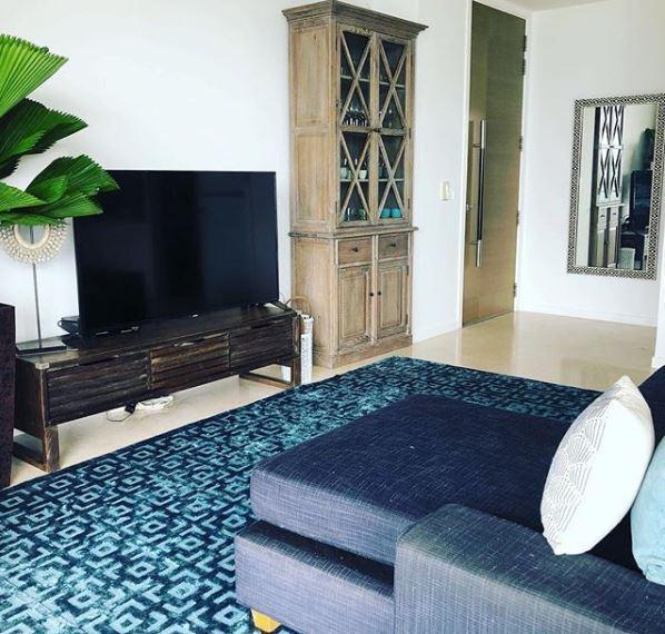 Load image into Gallery viewer, Rugs Expat Living | Rugs and carpets – who bought what? - 