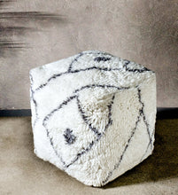 Cargar imagen en el visor de la galería, Stools &amp; Poufs Maroc Premium Wool Pouf -