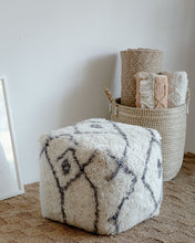 Cargar imagen en el visor de la galería, Stools &amp; Poufs Maroc Premium Wool Pouf -